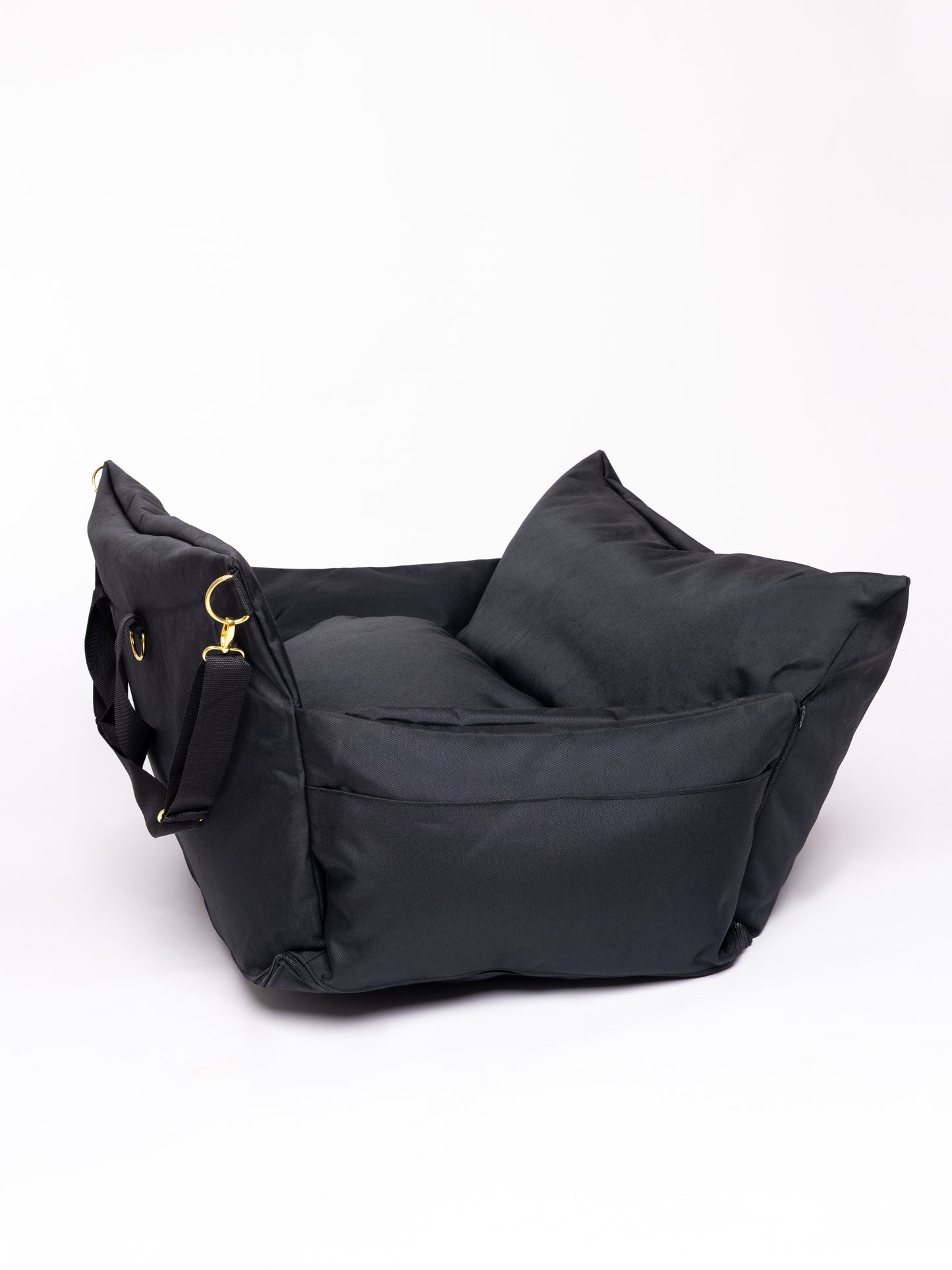 CarSeat para cães cor Dark Night — vista lateral, fechada, resistente, impermeável, segura e portátil; ideal para viagens de carro com animais.