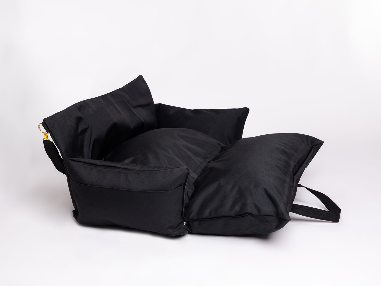 CarSeat para cães cor Dark Night — vista lateral, aberta, resistente, impermeável, segura e portátil; ideal para viagens de carro com animais.
