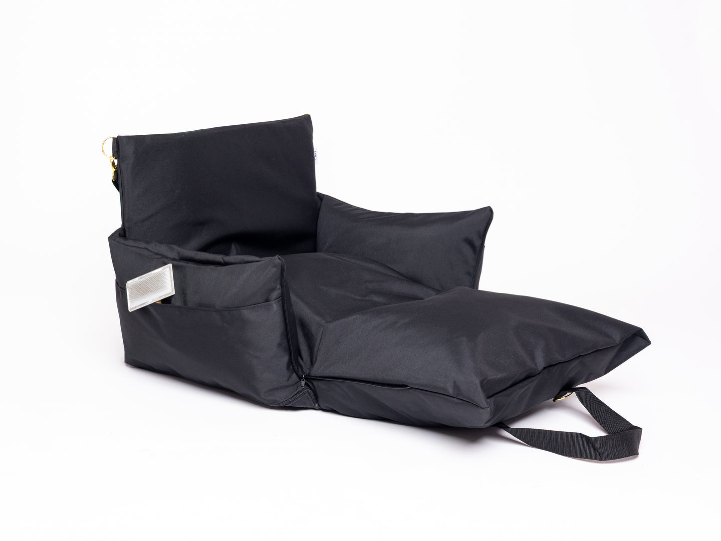 CarSeat para cães cor Dark Night — vista lateral, aberta, resistente, impermeável, segura e portátil; ideal para viagens de carro com animais.