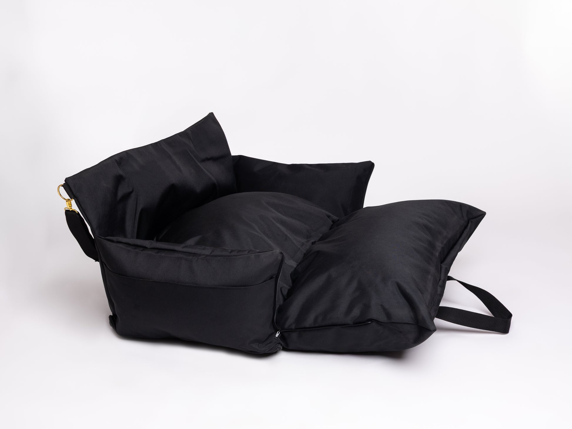 CarSeat para cães cor Dark Night — vista lateral, aberta, resistente, impermeável, segura e portátil; ideal para viagens de carro com animais.
