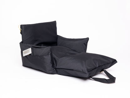 CarSeat para cães cor Dark Night — vista lateral, aberta, resistente, impermeável, segura e portátil; ideal para viagens de carro com animais.