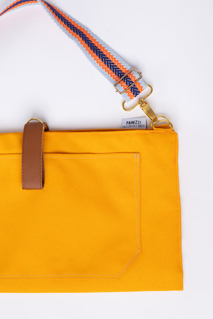 Manta de viagem para cães Cosmopolitan — portátil, impermeável, absorvente, ideal para praia, esplanadas ou passeios com o cão; opção quentinha com pelo incluída.