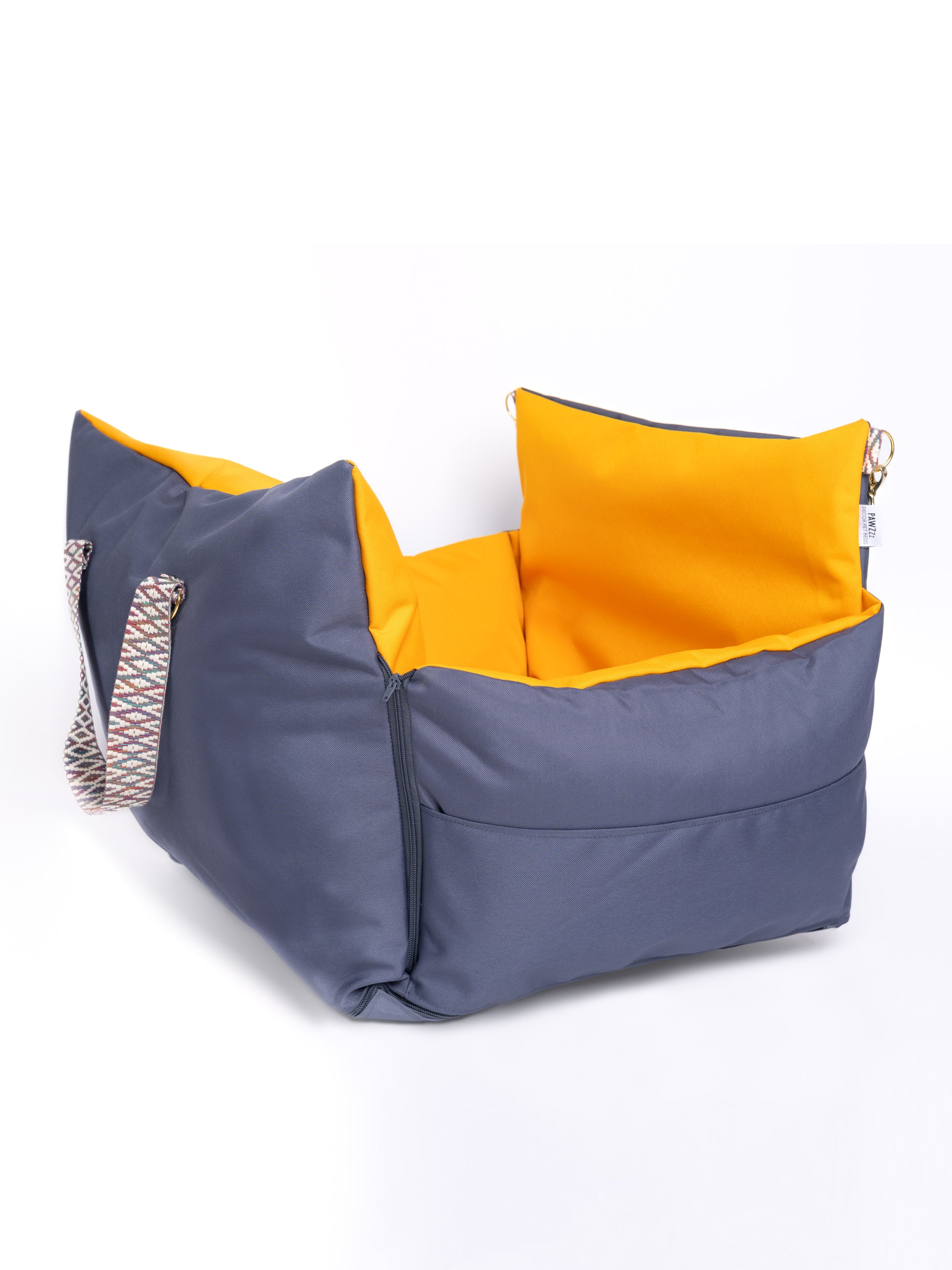 CarSeat para cães cor Sunset tamanho S— vista lateral, fechada, resistente, impermeável, segura e portátil; ideal para viagens de carro com animais.